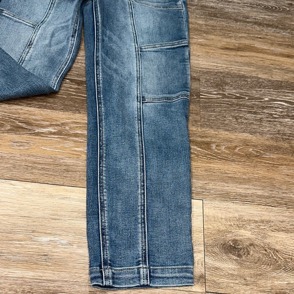 Kut from the Kloth Reese Cropped Straight Leg Blue Jeans - Picture 4 of 10